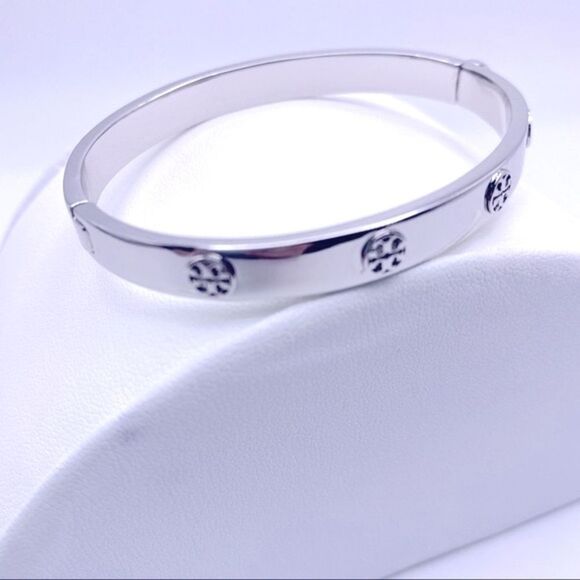 NWT Tory Burch Silver Double Raised T Hinged Bangle Bracelet - Picture 4 of 10